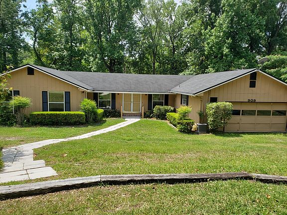 3rd image of 909 Lake Asbury Dr