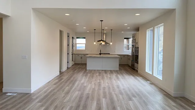 4 bed, 4000 sqft, $9,000 — Photo 3