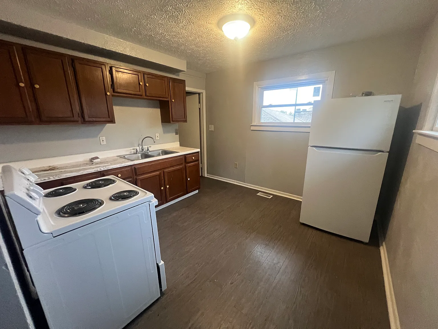 2 bed, 900 sqft, $950 — Photo 3