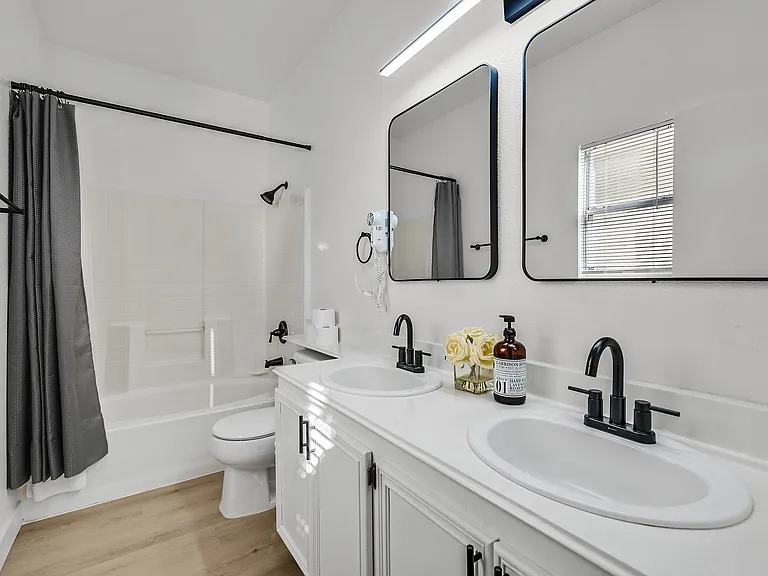 9825 Garamound Ave — Photo 20
