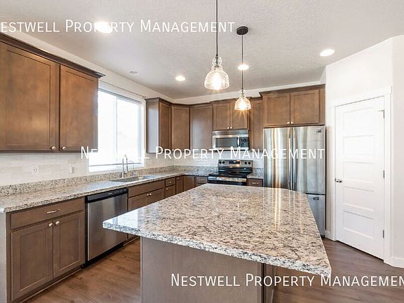4th image of 1661 E Aspen Grove Dr