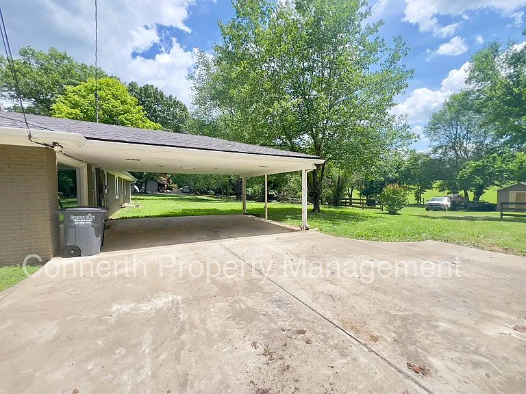 2880 Trough Springs Rd — Photo 25