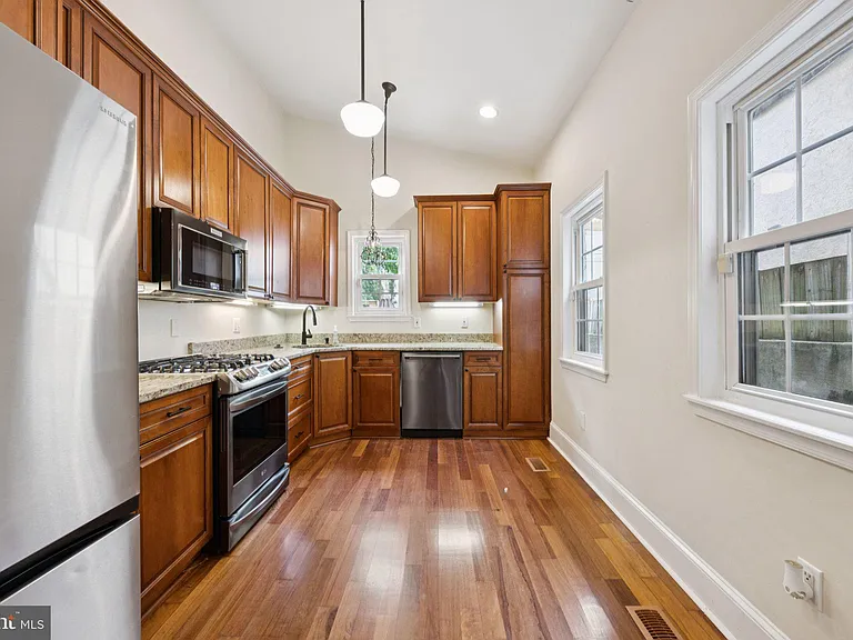 1814 E Pratt St — Photo 9