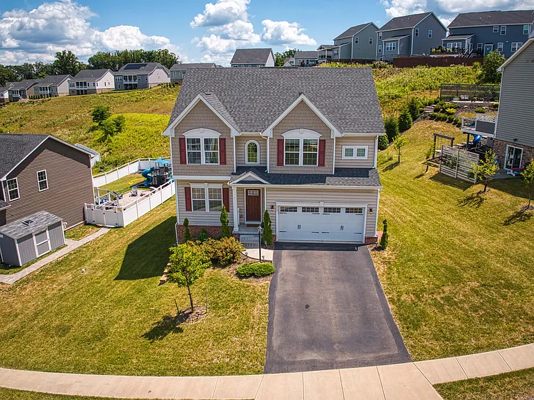 111 Pinevalley Dr — Photo 2