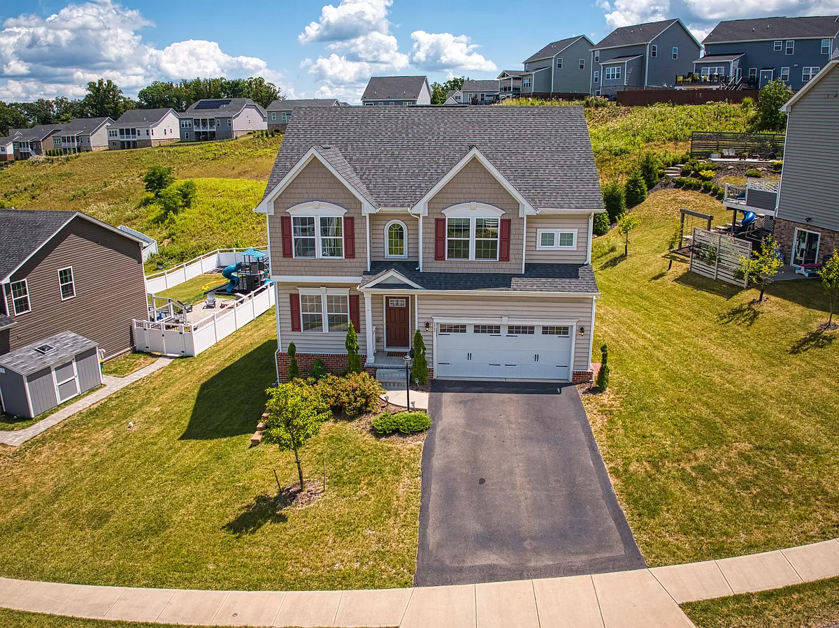 Building Photo - 111 Pinevalley Dr