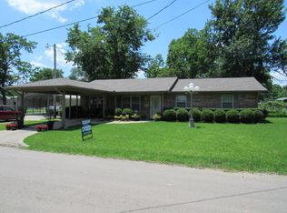 306 S 7th St, Hugo, OK 74743