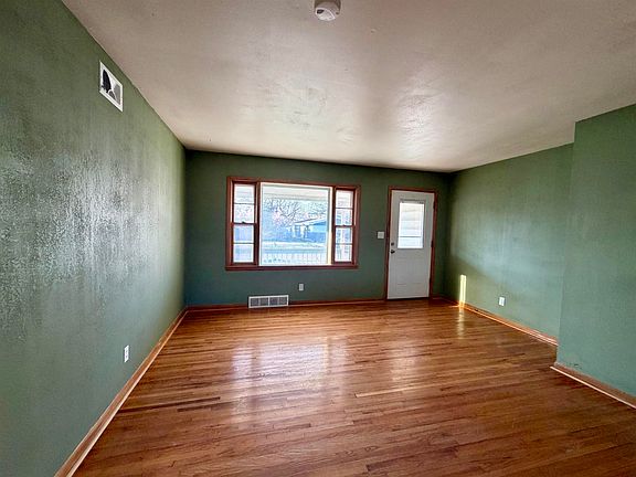5th image of 1826 W Webb Ave