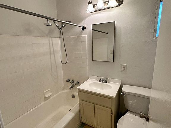 5th image of 656 S Cochran Ave APT 11