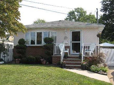 4th image of 228 N Suffolk Ave