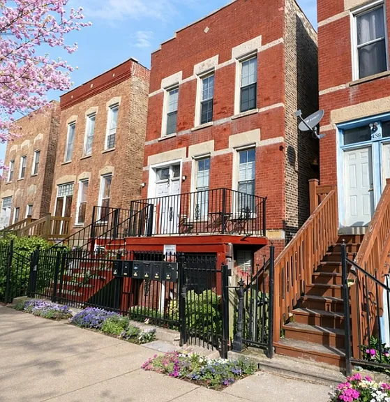 460 W 28th Pl #1R — Photo 1