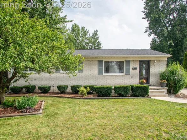 31045 John Hauk St, Garden City, MI 48135
