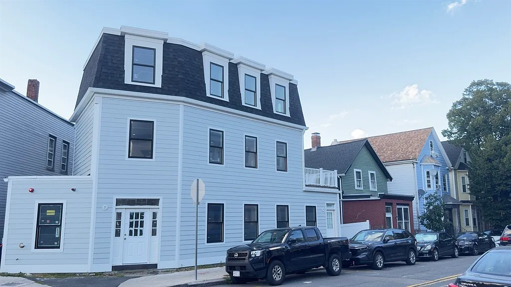 3 bed, 2.0 bath, 1422 sqft, $3,800 — Photo 3