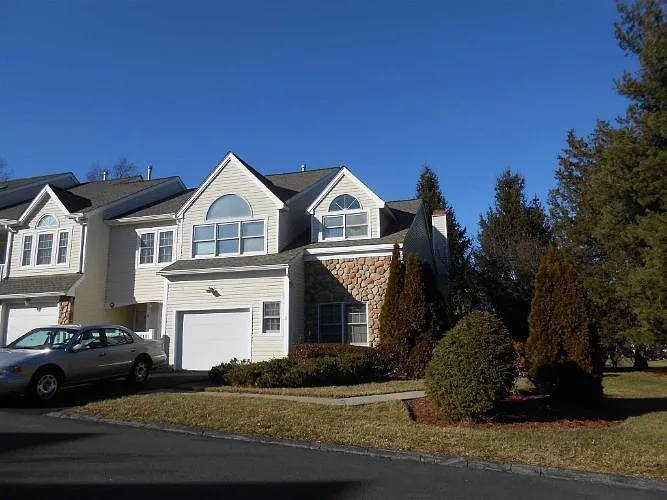 2 Berwick Ct photo 1