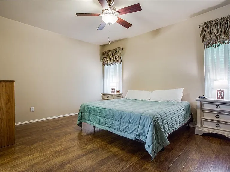 2808 Cypress Point Dr — Photo 16