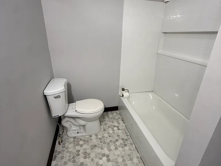 1036 Lexington Ave — Photo 7