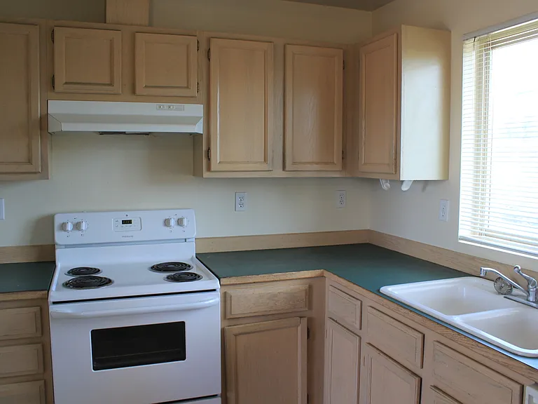 503 E River Ave — Photo 13