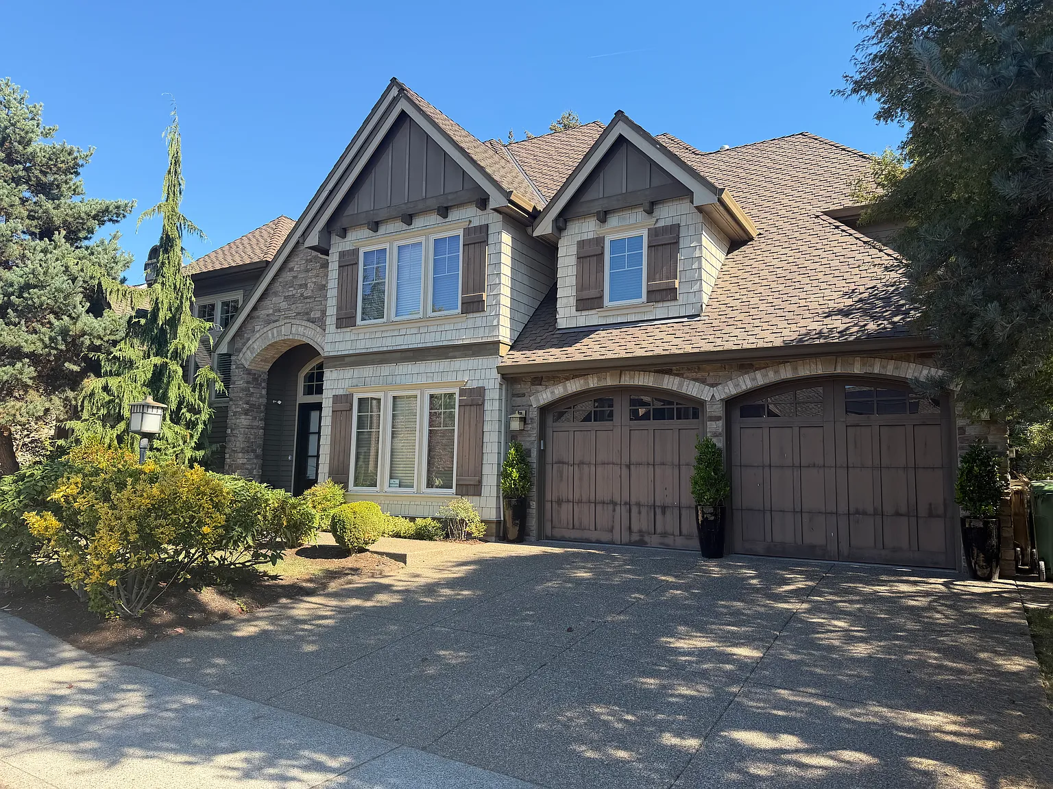 5 bed, 3.5 bath, 4216 sqft, $5,500 — Photo 2