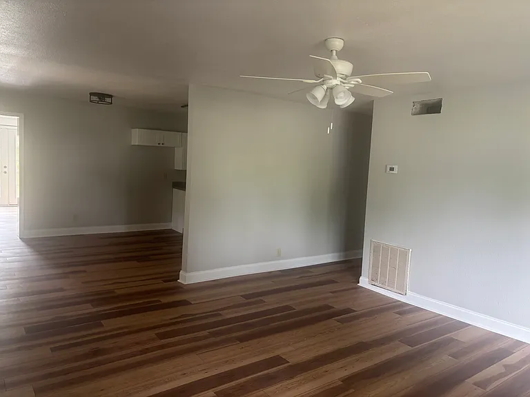 900 Sorrells Dr — Photo 6