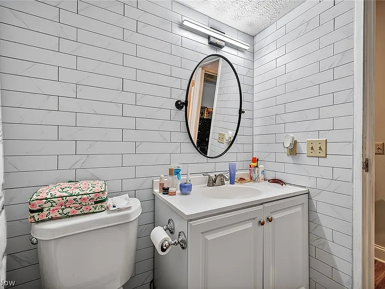 408 W Saint Clair Ave #319 — Photo 19