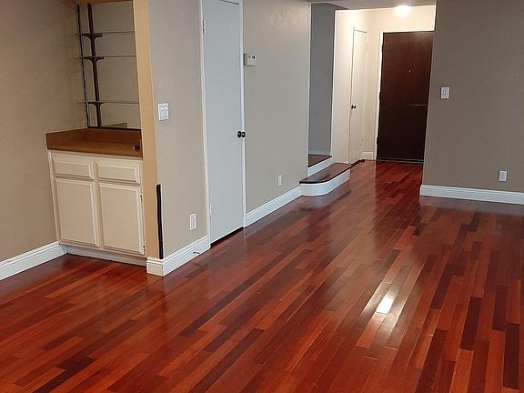 Entry/Living room