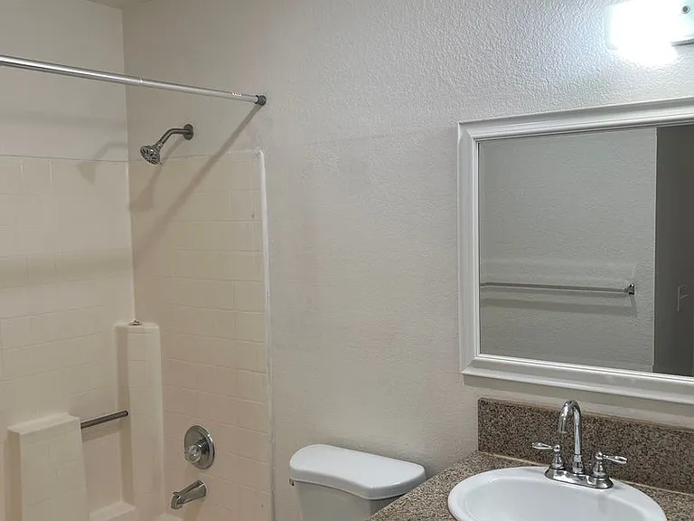600 Emory St — Photo 11