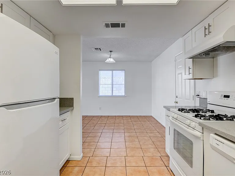 707 Honeybee Ct — Photo 18