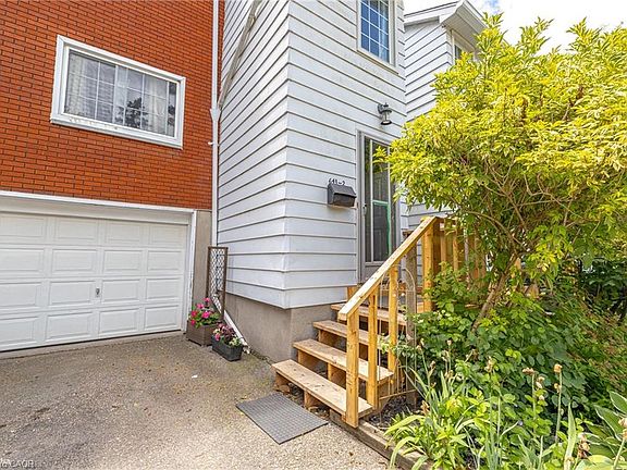 3rd image of 643 Albert St #2