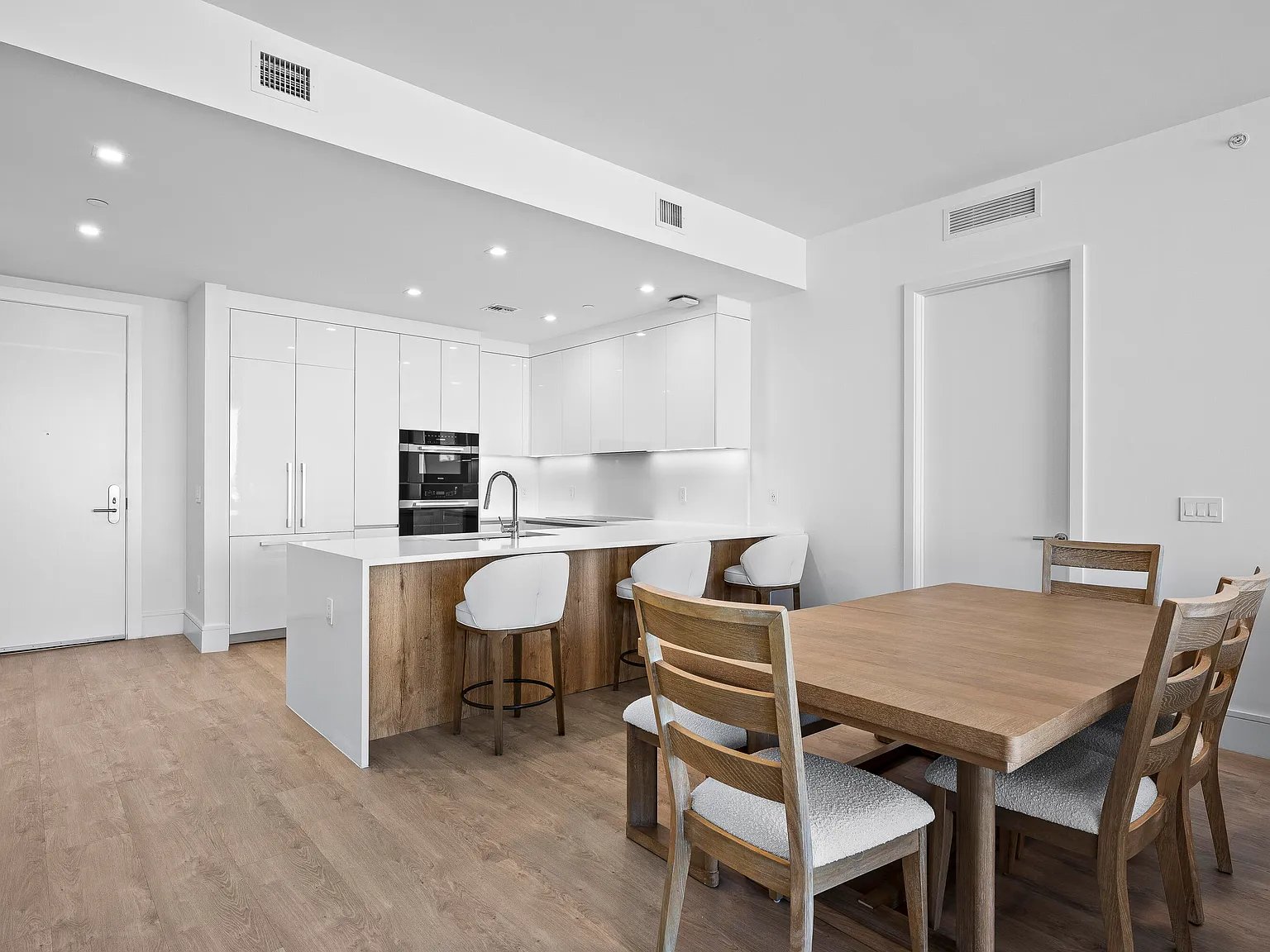 2 bed, 2.5 bath, 1511 sqft, $7,500 — Photo 4