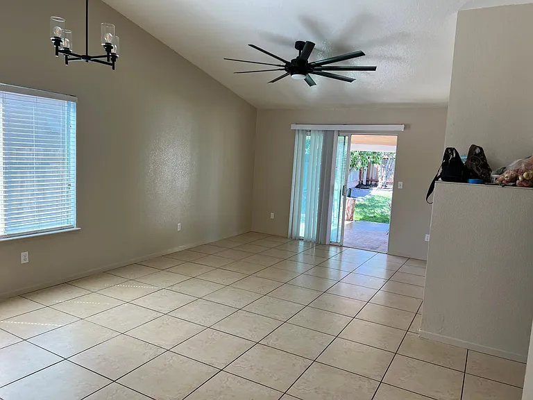 973 Huntingdale Way — Photo 3