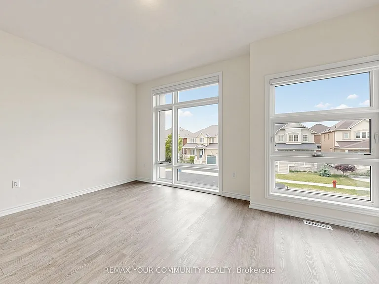 105 Halldorson Ave — Photo 36