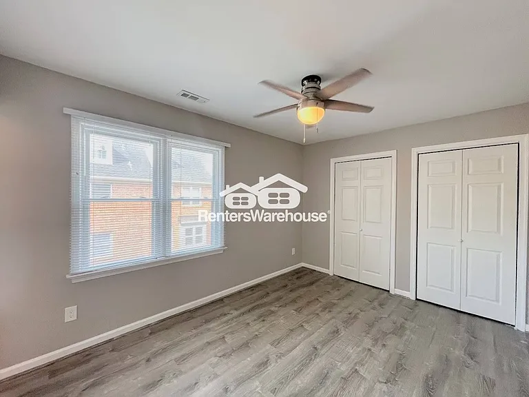 527 W 20th St #402 — Photo 16
