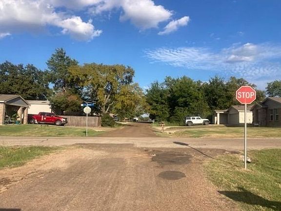 Exterior Neighborhood (street photo)