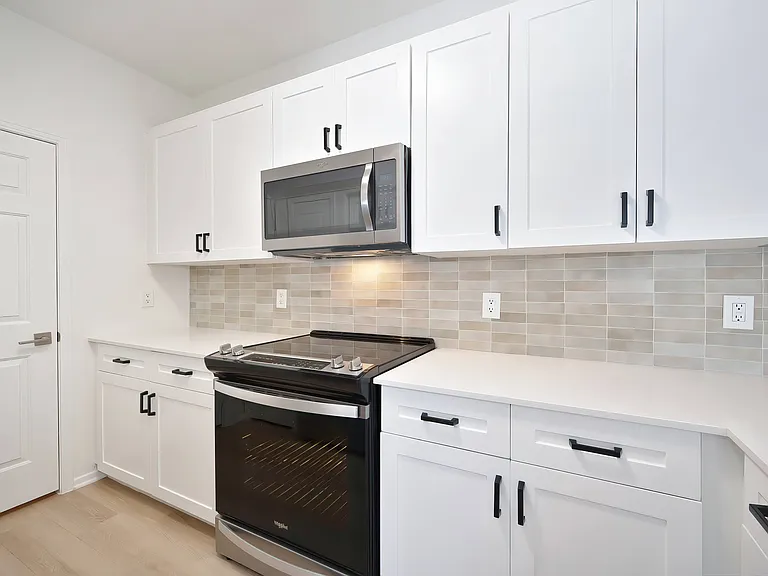 Eagle Glen Apartments — Photo 28