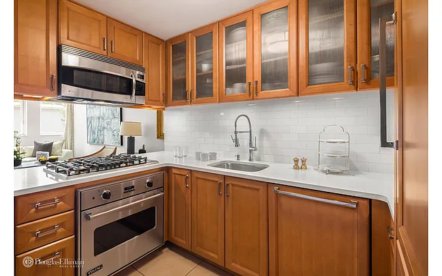 Sold by Douglas Elliman | media 21