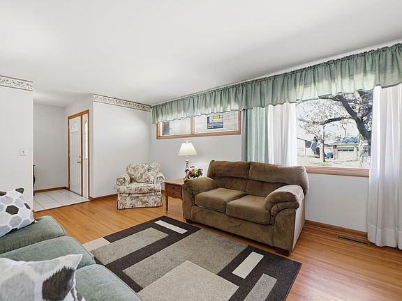 5th image of 6117 Perryton St