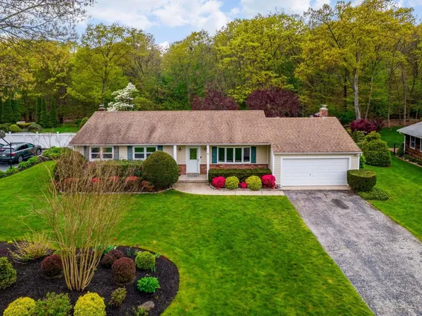 34 Sunhill Road, Nesconset, NY 11767