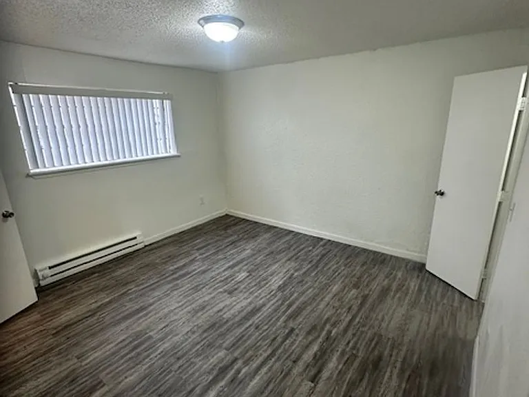 Las Brisas Apartments — Photo 17