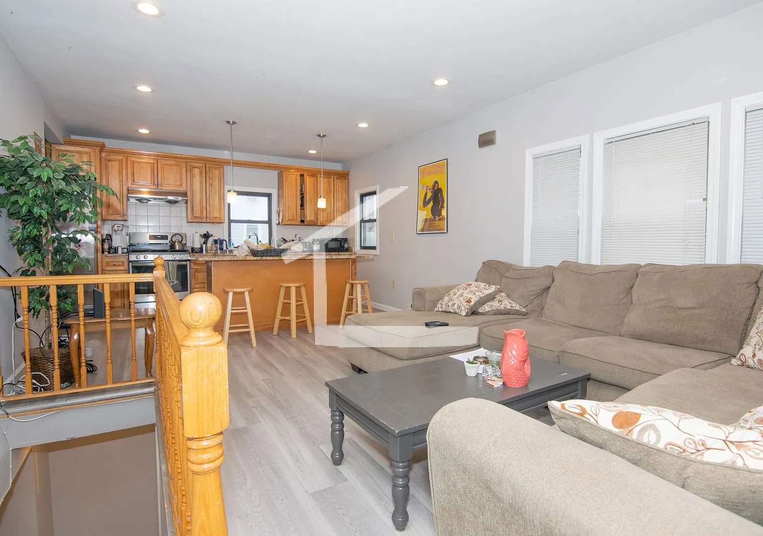 4 bed in Allston — Photo 4