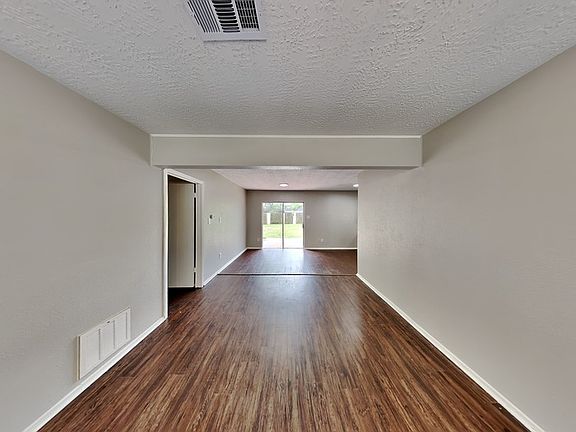 5th image of 16722 Forest Bend Ave