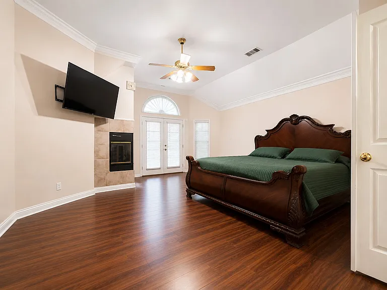 1405 Meadow Dr — Photo 12