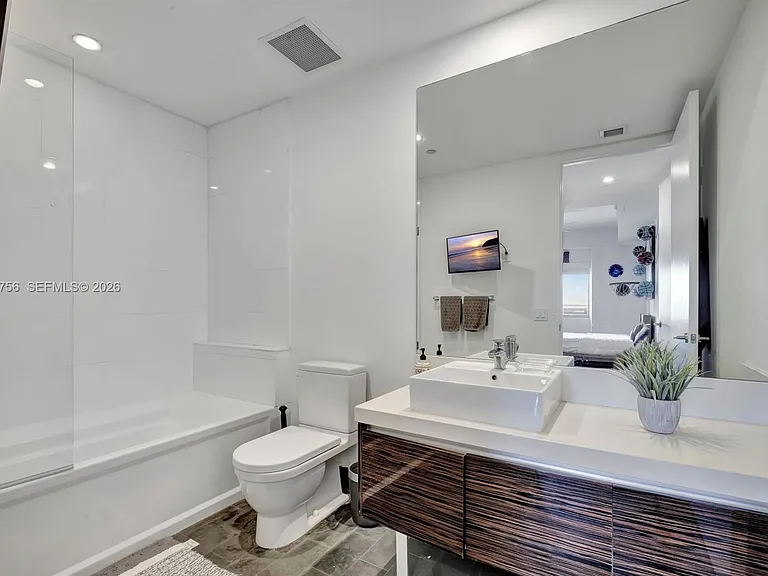 1100 Biscayne Blvd #4002 — Photo 29