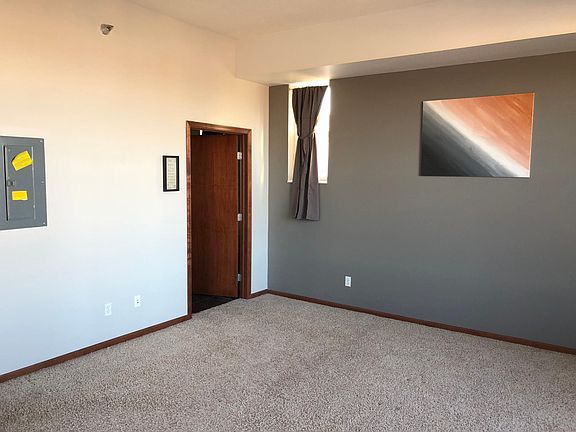 3rd image of 2650 University Ave W APT 524