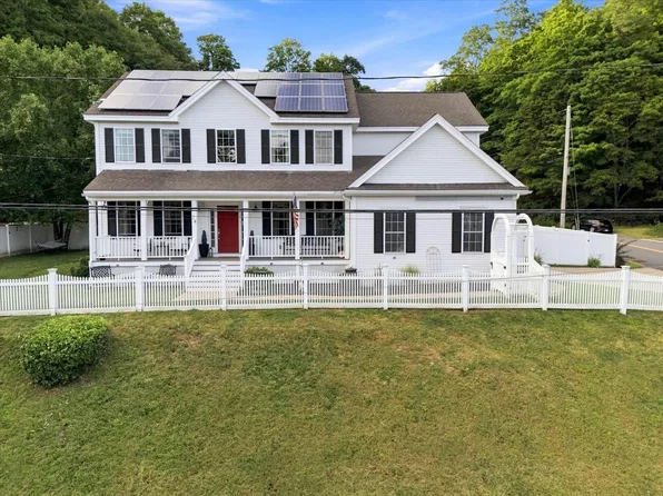 24 Monroe St, Amesbury, MA 01913