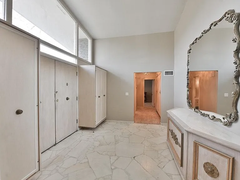 659 Dillon Dr — Photo 3