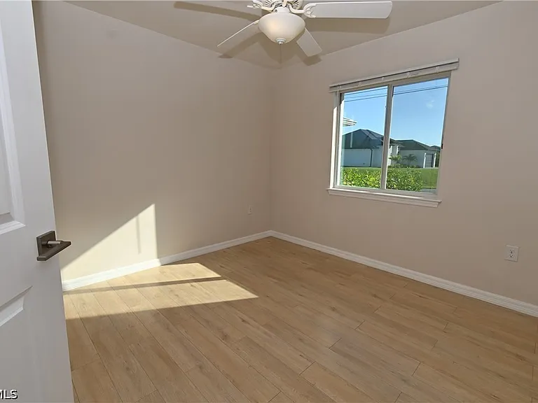 1914 NE 13th Pl — Photo 16