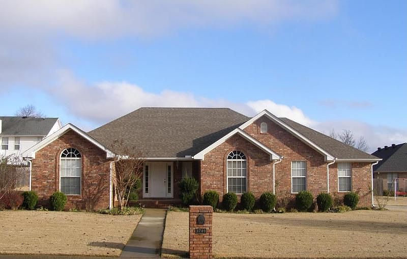 2nd image of 1709 Walnut Valley Dr