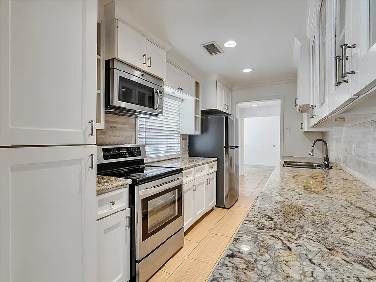 1502 Aldrich St — Photo 8