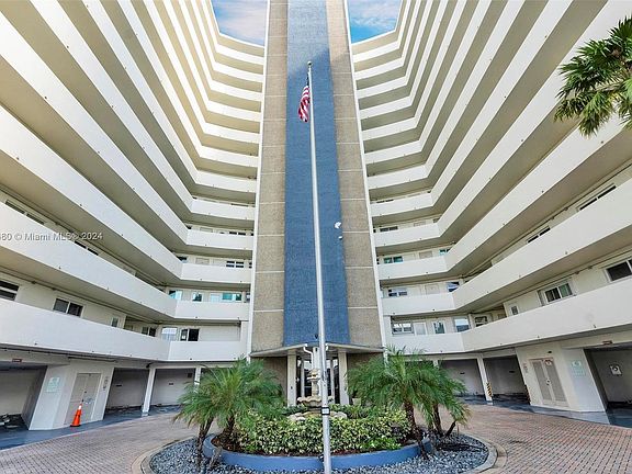 4th image of 710 N Ocean Blvd APT 906