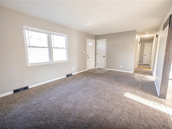 3rd image of 1609 N Ponca Dr