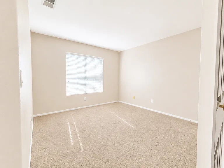 686 Jay Ct — Photo 13
